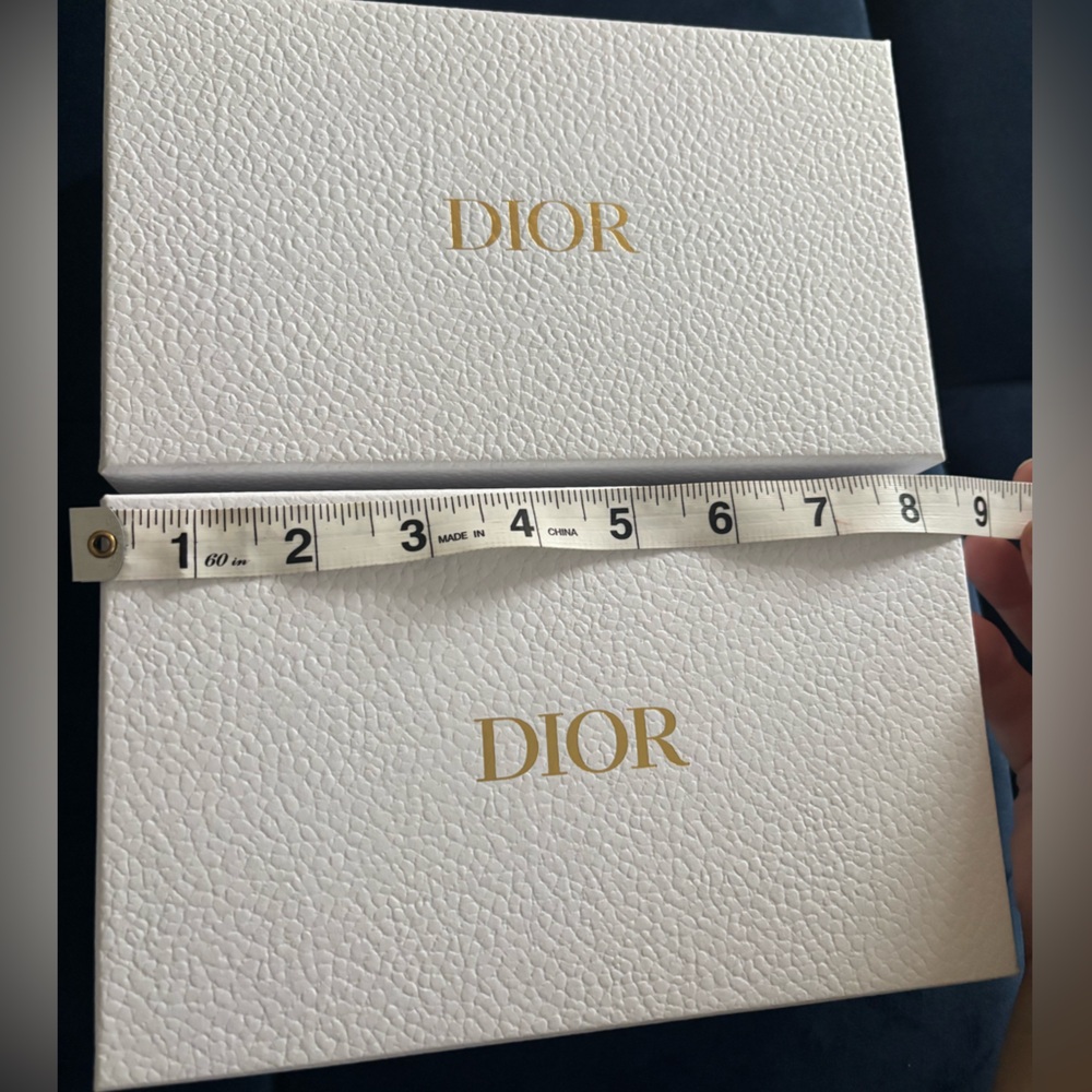 Dior sunglass boxes with two ribbons, white and blue. - Picture 3 of 6